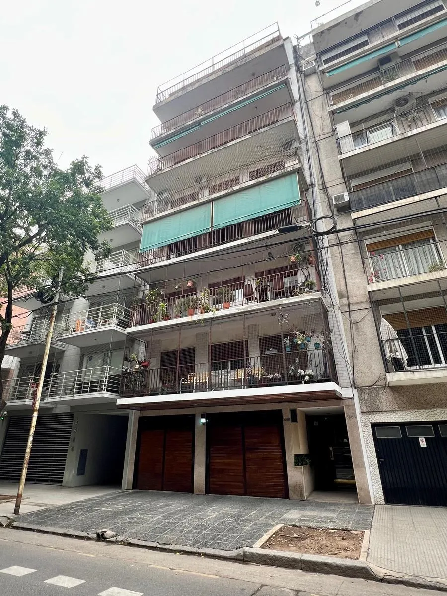 Departamento semipiso de 3 ambientes con balcón al frente en Belgrano