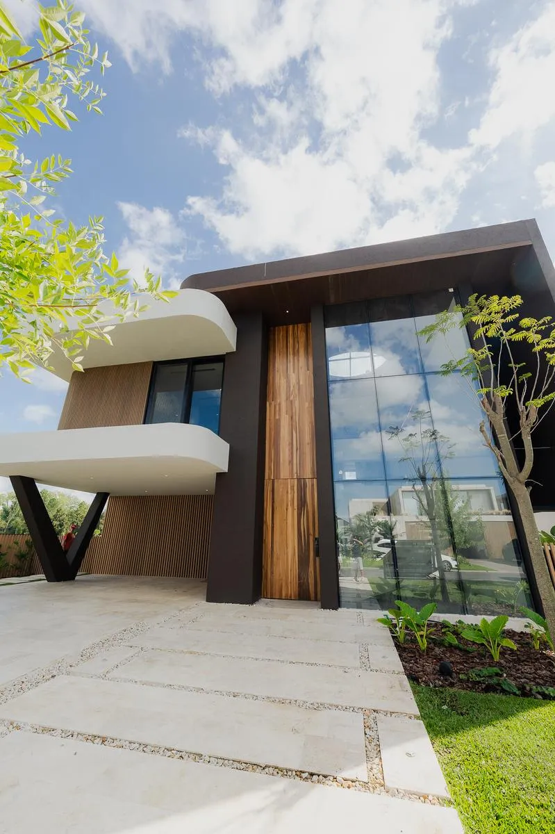 Modern house in El Yacht, Tigre with 5 en-suite bedrooms