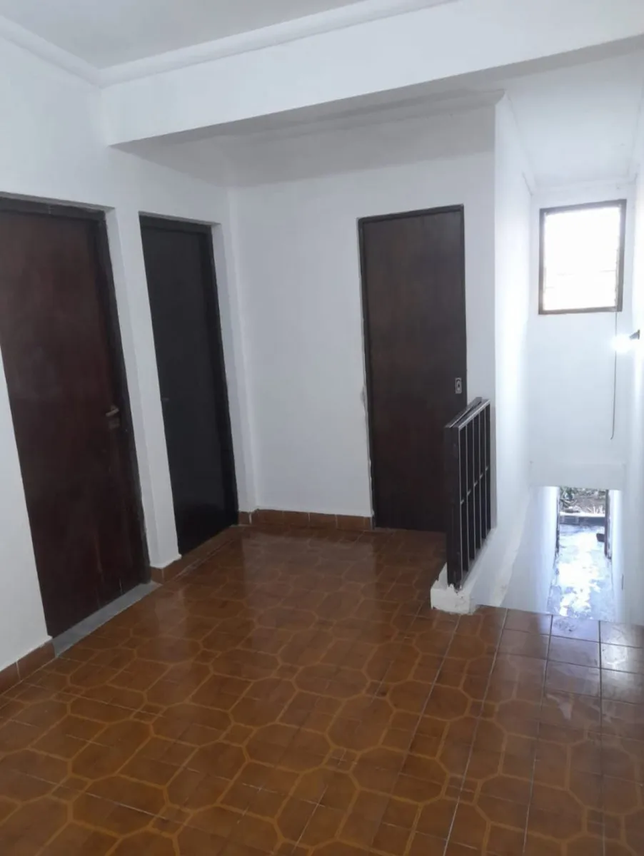 Apartamento de três ambientes com 2 dormitórios e varanda em José C. Paz