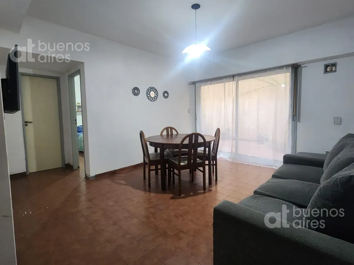 Apartamento de dois ambientes com 1 quarto e pátio exclusivo em Almagro