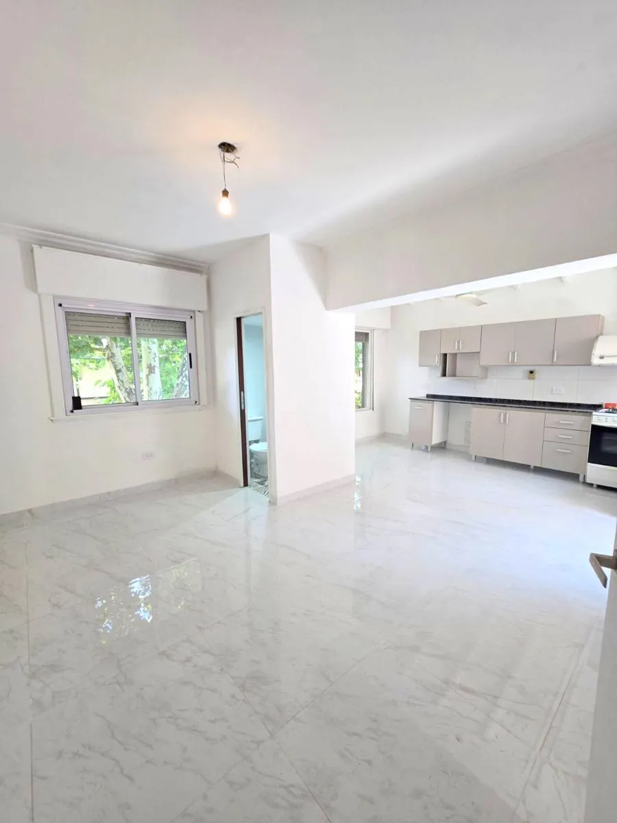 PH de 4 ambientes con 2 dormitorios y patio en Martínez