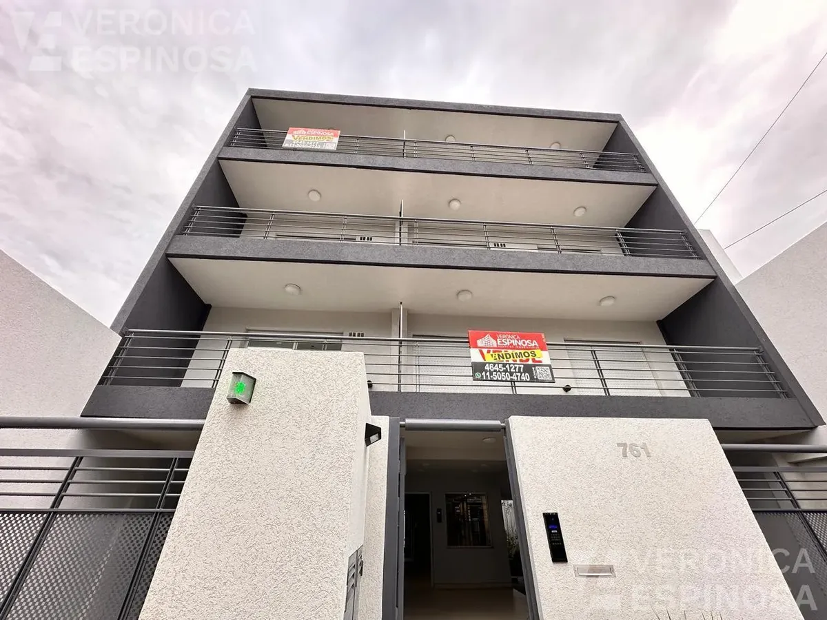 Unfurnished studio apartment with parking in Morón