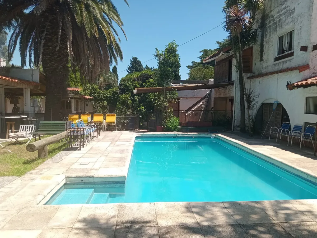 Quinta colonial con pileta y quinchos en Monte Grande