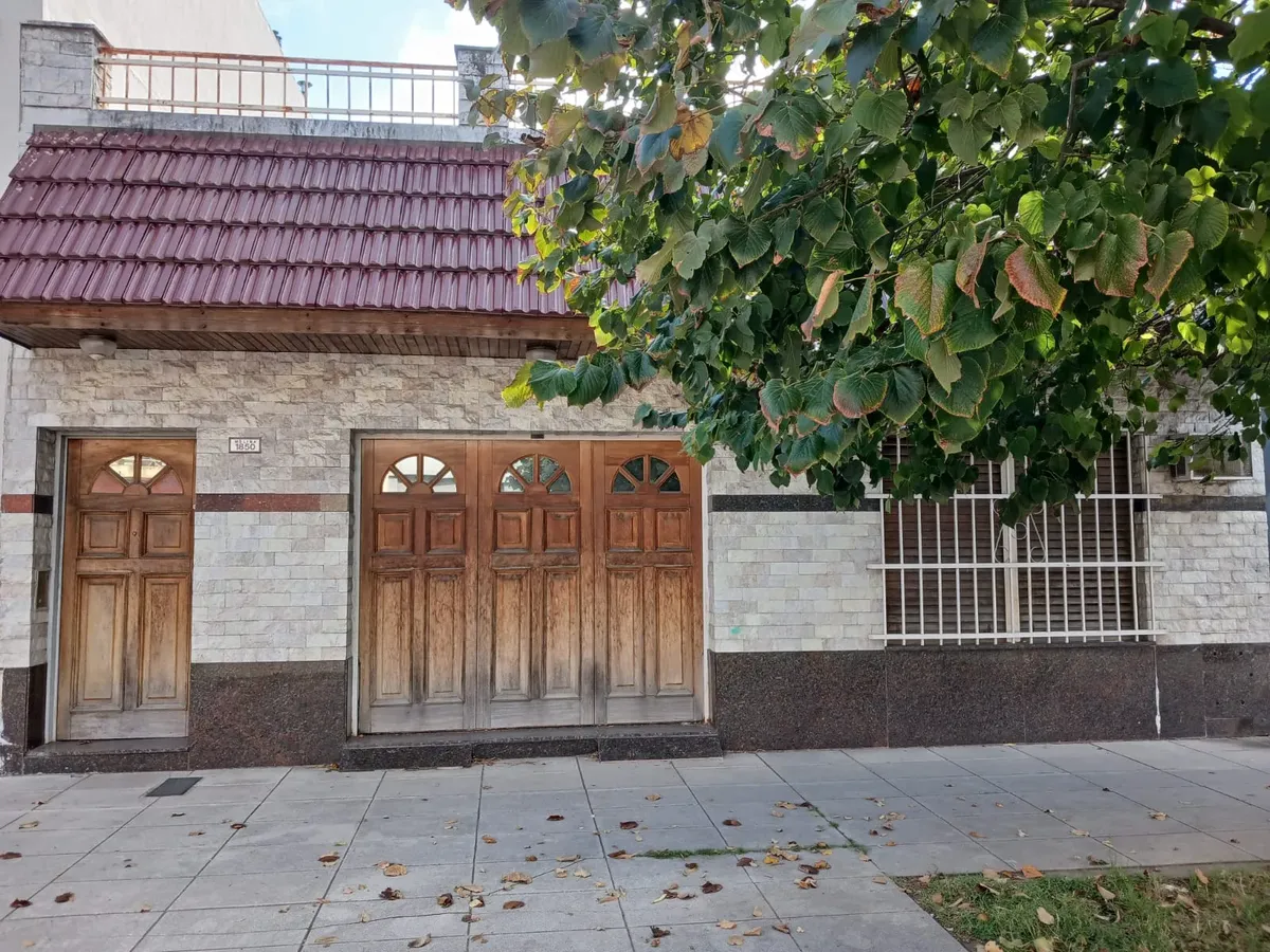 Квартира с 2 спальнями в Mataderos с гаражом, патио и террасой