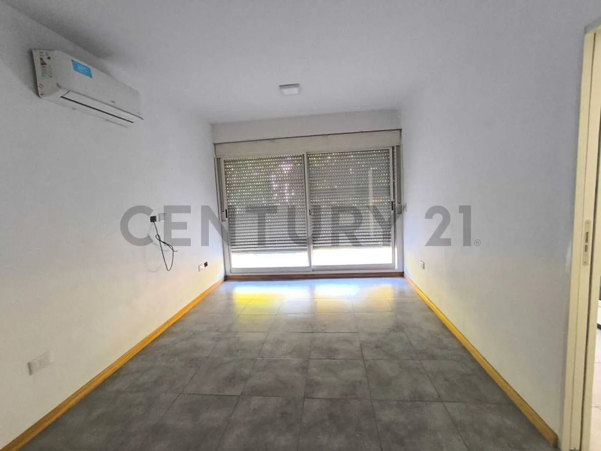 Departamento de 2 ambientes con balcón al frente en Villa Santa Rita