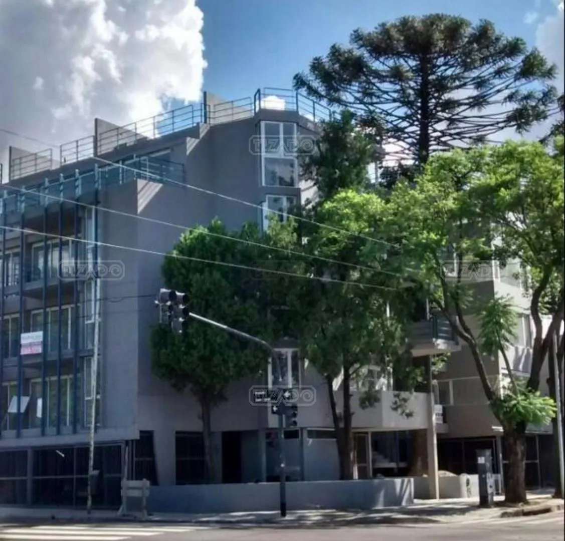 Apartamento de dois ambientes de frente com 1 quarto em Saavedra