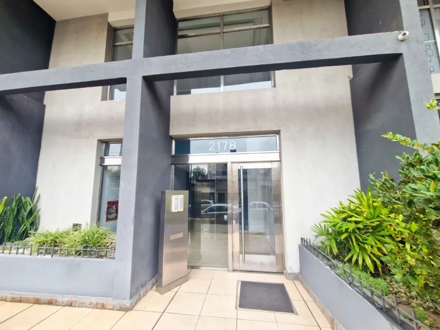 Apartamento de dois ambientes com varanda e churrasqueira em Lanús Este