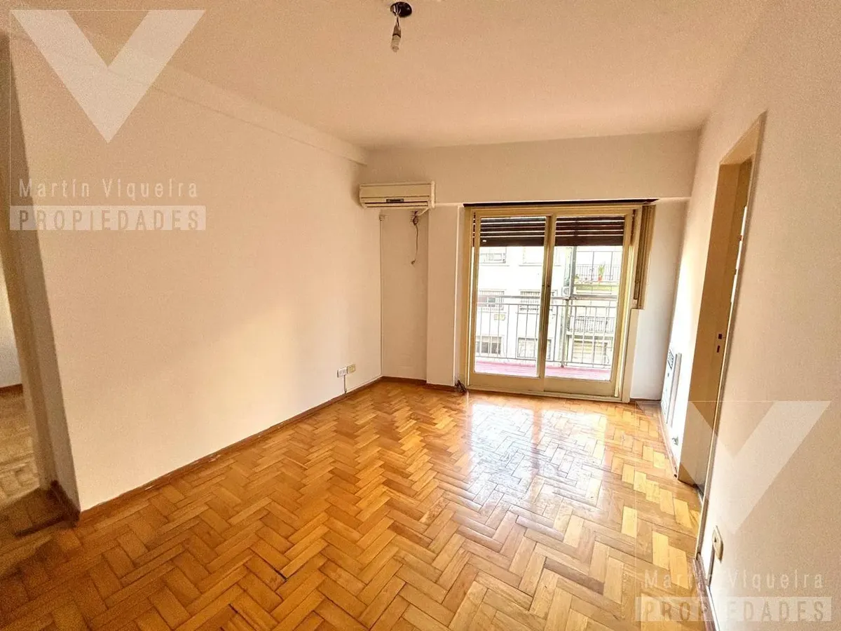 Apartamento de 2 ambientes com varanda corrida para alugar em Caballito