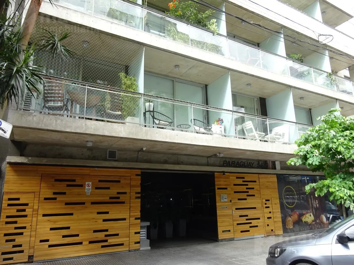 Kitnet de frente com varanda em Palermo