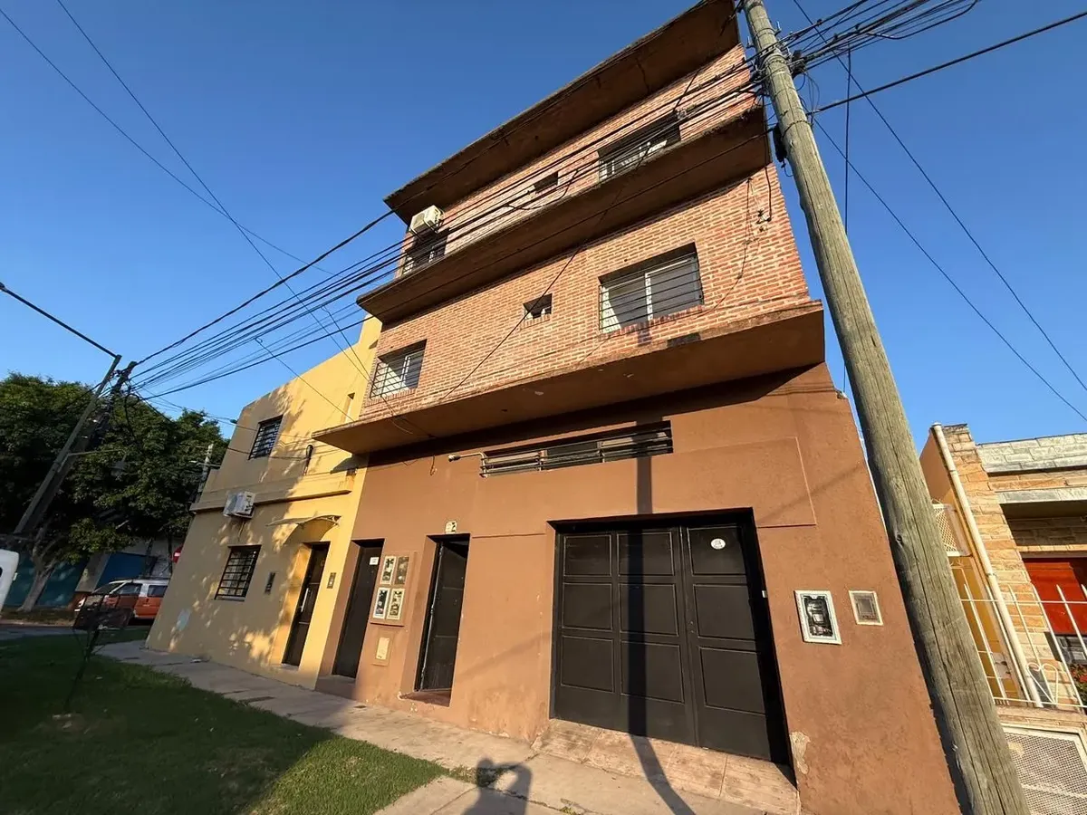 Departamento de 3 ambientes al frente en Villa Adelina
