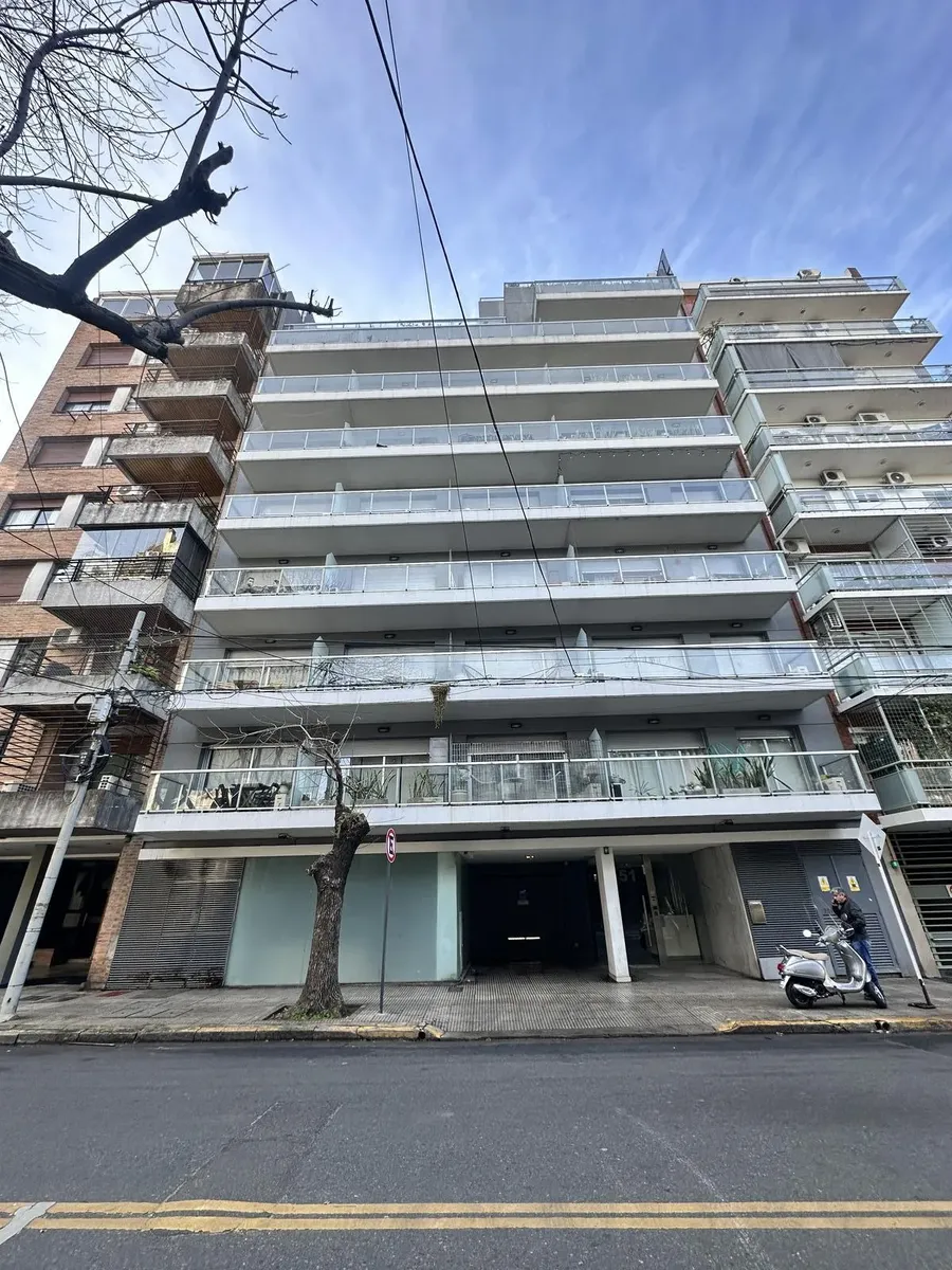 Monoambiente apto profesional en Palermo con balcón al frente
