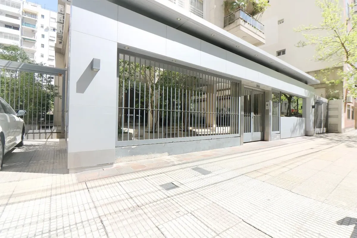 Two-bedroom apartment with pool, grill and gym in Recoleta