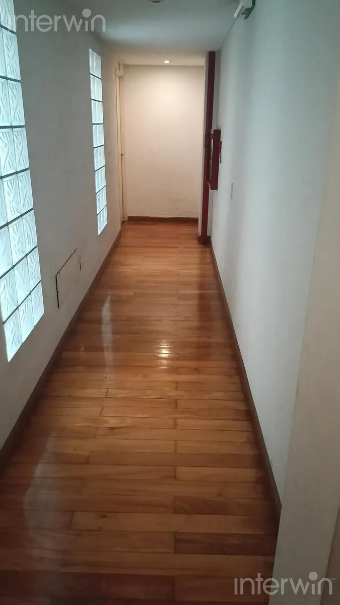 Two-bedroom front-facing apartment with balcony in Núñez