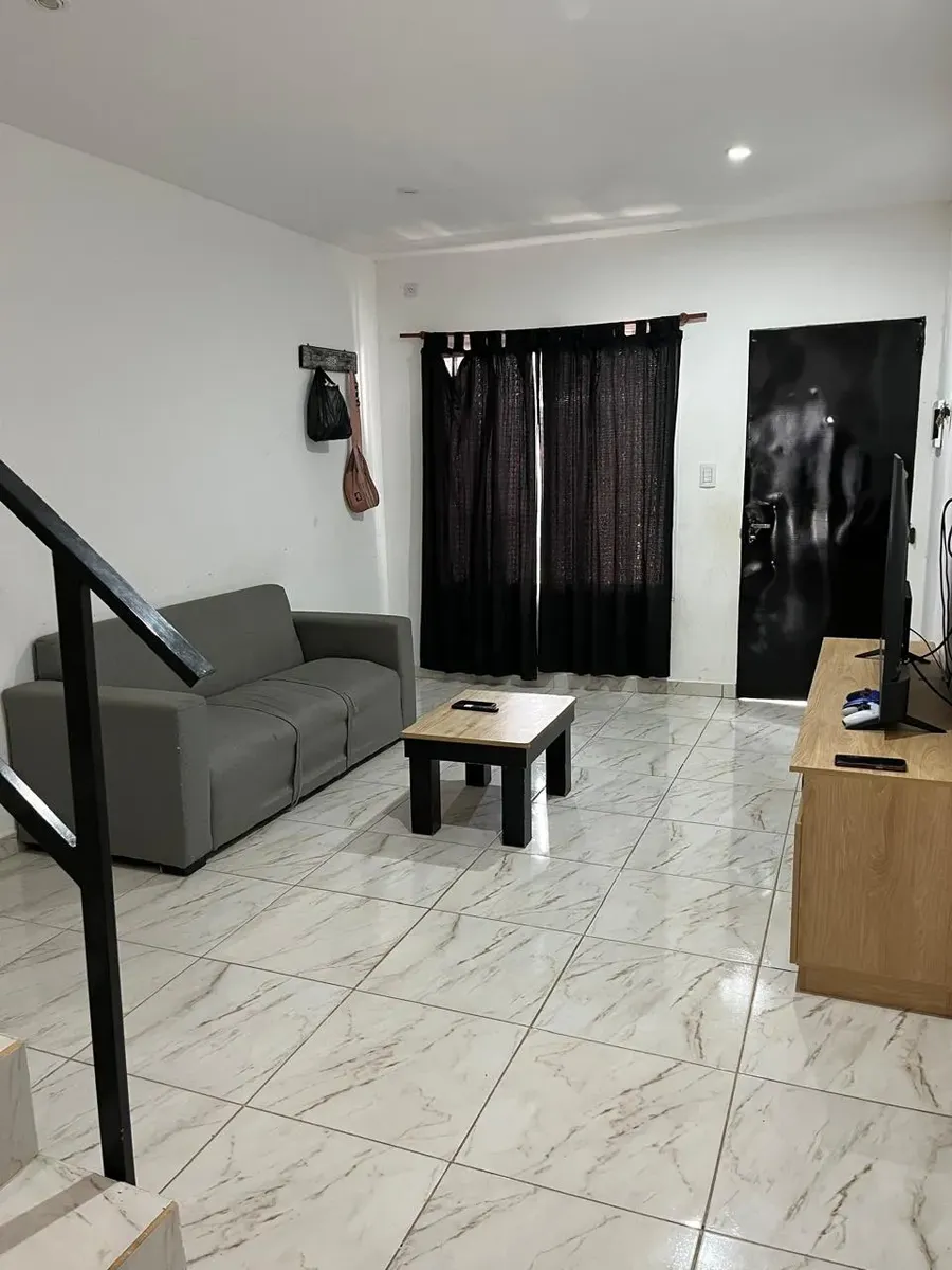 Apartamento duplex de 3 ambientes com vaga de garagem em Ituzaingó