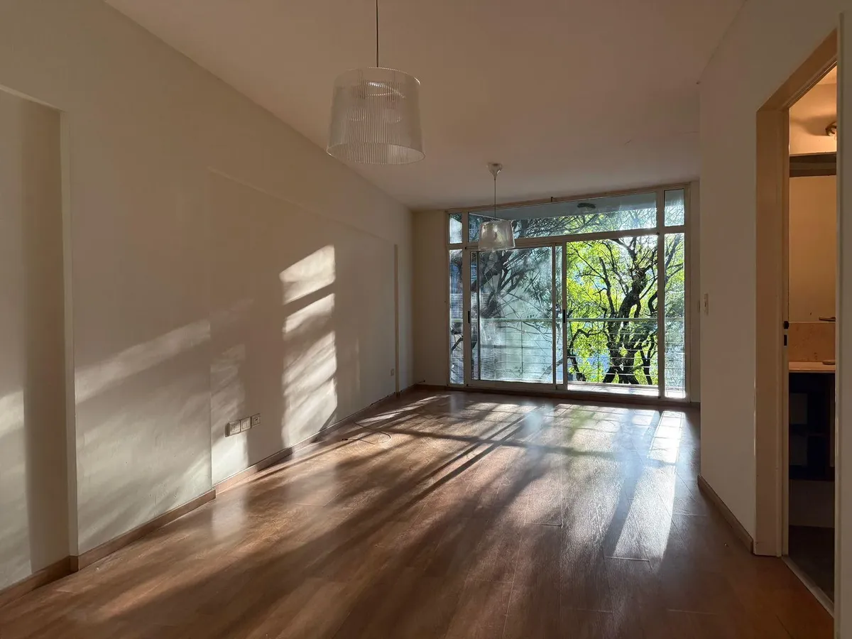 Kitnet de 42 m² com varanda de frente em Palermo