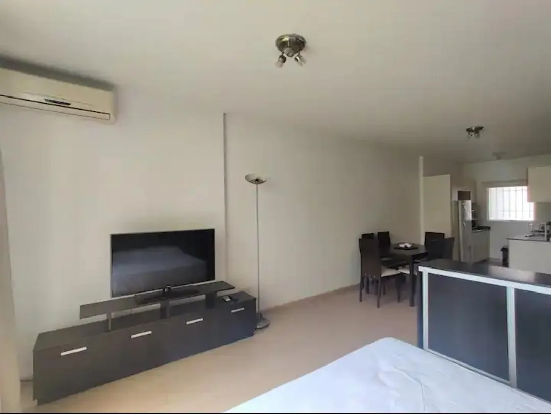 Monoambiente semipiso de 35 m² en Belgrano con balcón al frente