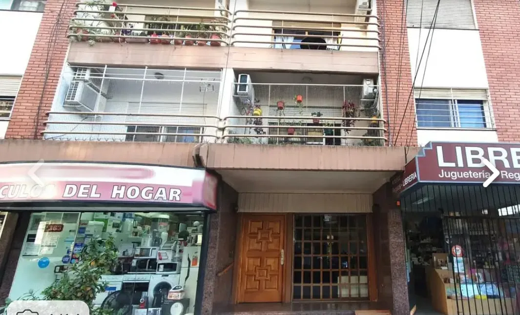 Departamento de 3 ambientes al frente con balcón y cochera en Villa Ballester