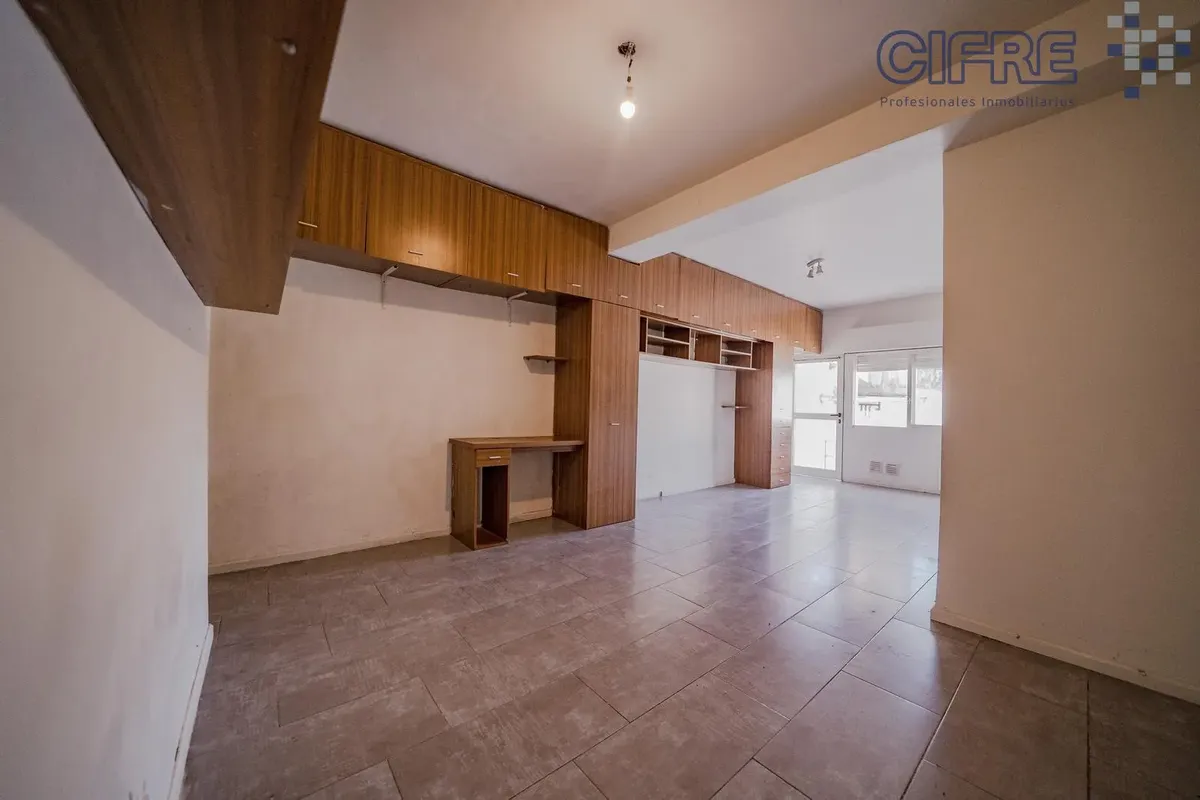 Monoambiente PH en primer piso por escalera en Villa Urquiza