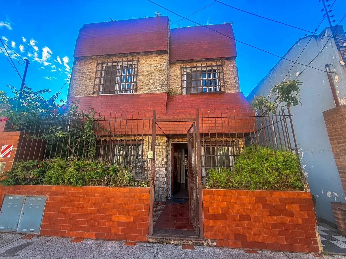 Two-bedroom PH with private entrance in Lomas del Mirador
