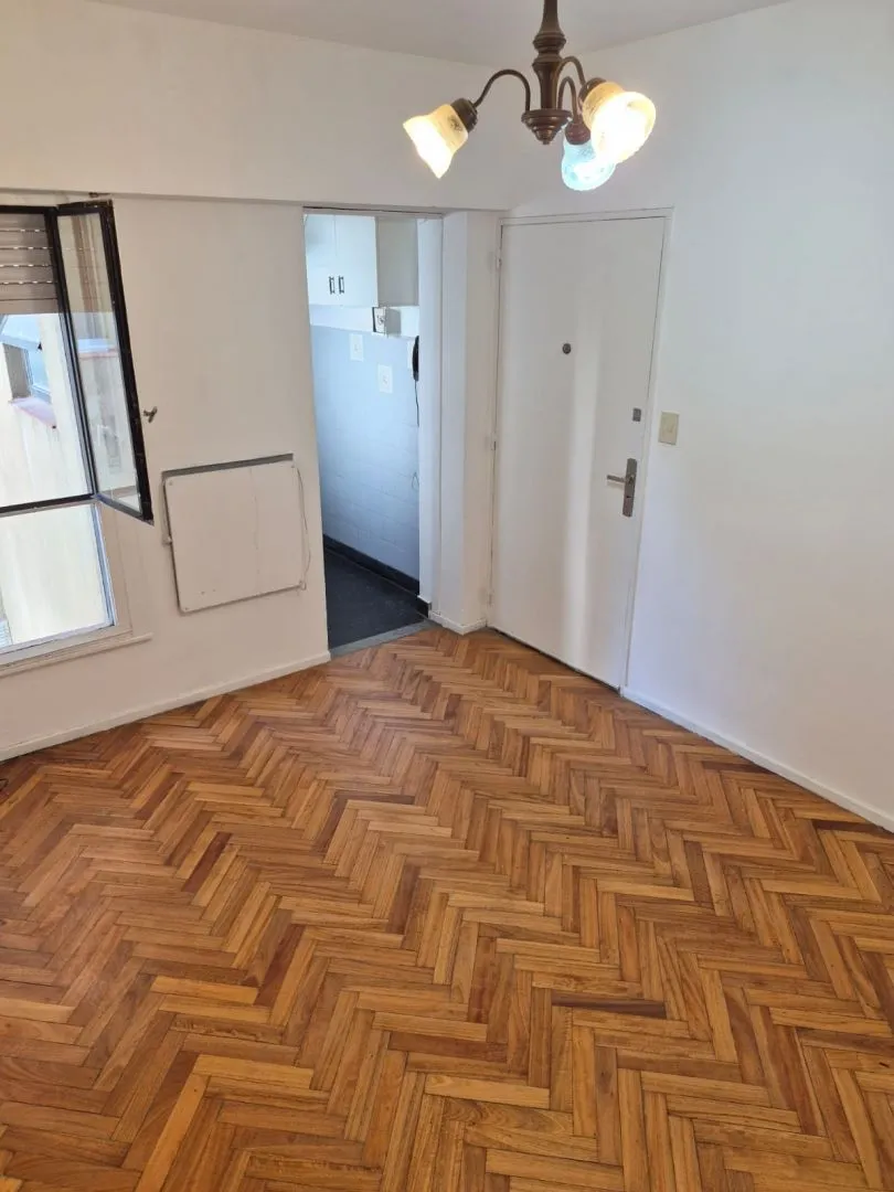 Departamento de 2 ambientes lateral en Villa Ortúzar