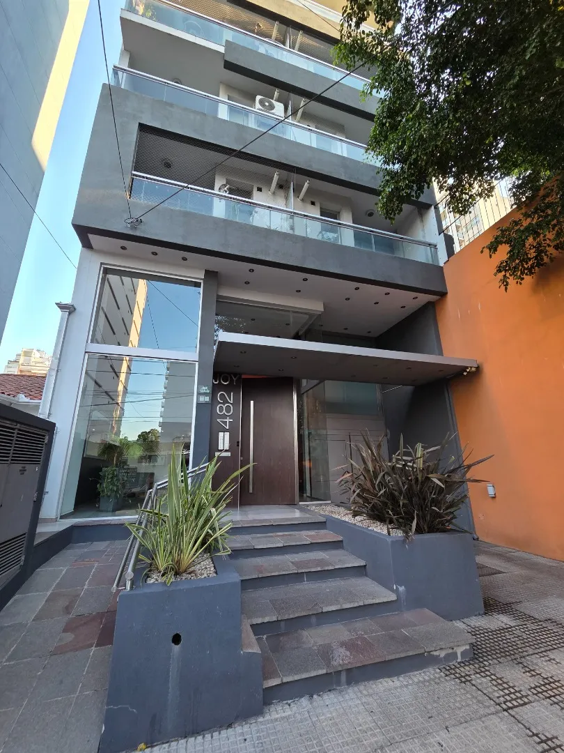 Departamento de 2 ambientes con balcón al frente en Lomas de Zamora
