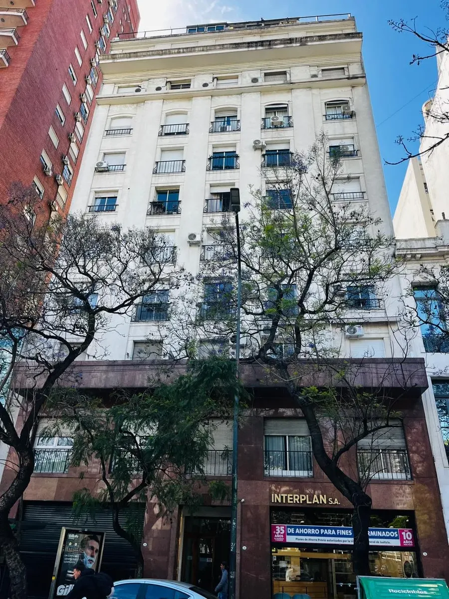 Studio apartment with balcony facing Av. 9 de Julio in Monserrat