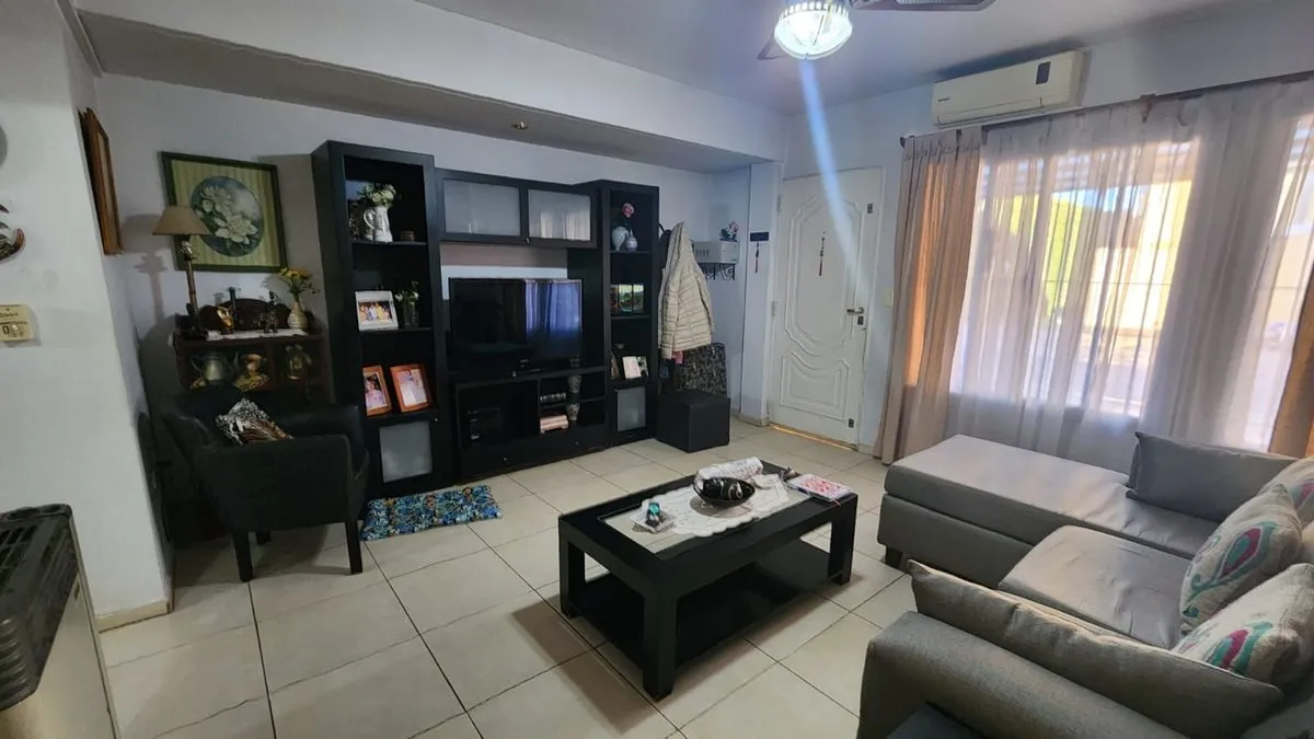 3-bedroom PH apartment with covered parking in Lomas de Zamora