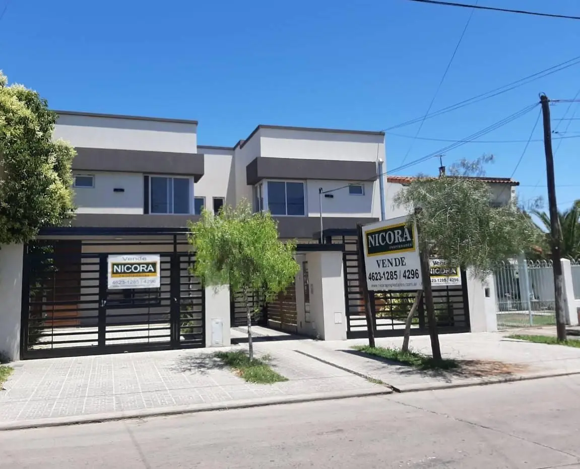 Duplex de 4 ambientes com 3 dormitórios em Ituzaingó Norte