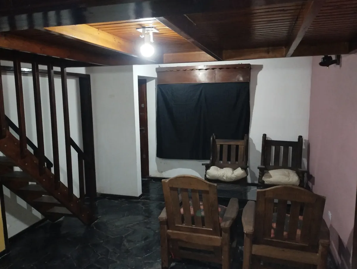 Casa em chalés de dois andares com 4 quartos em Florencio Varela