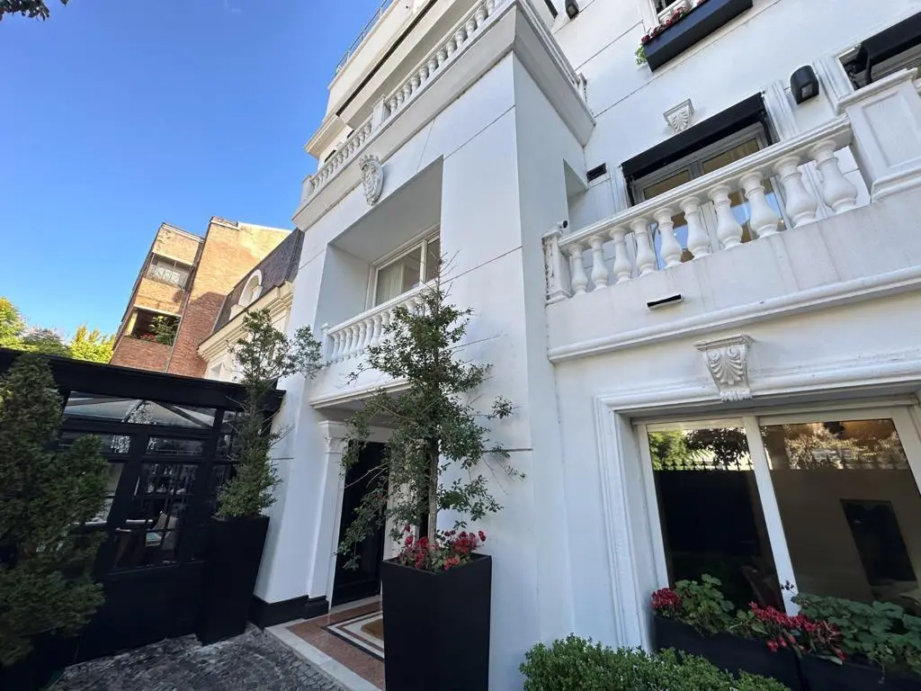 Casa de cinco ambientes para aluguel temporário em Palermo