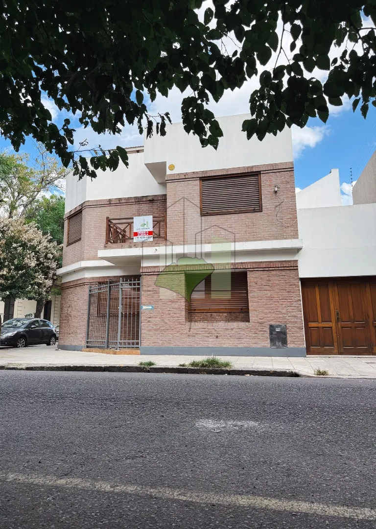 Casa 4 Amb De 3 Plantas C/quincho, Balcón Y Terraza Quilmes