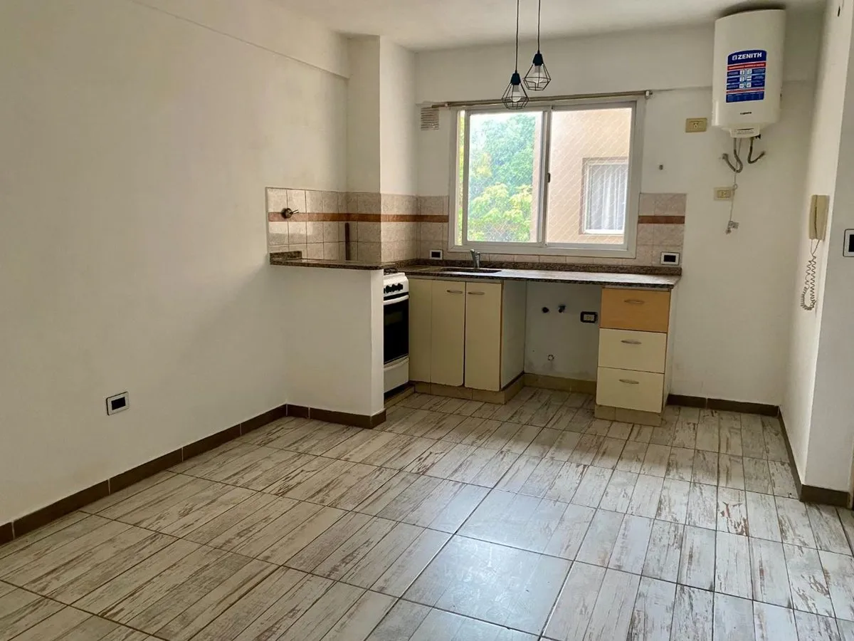 Квартира с 1 спальней и окнами на улицу в Caseros