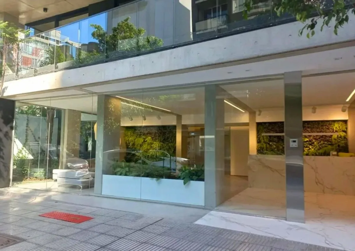 Kitnet mobiliada em Chacarita com varanda e área de churrasco privativa