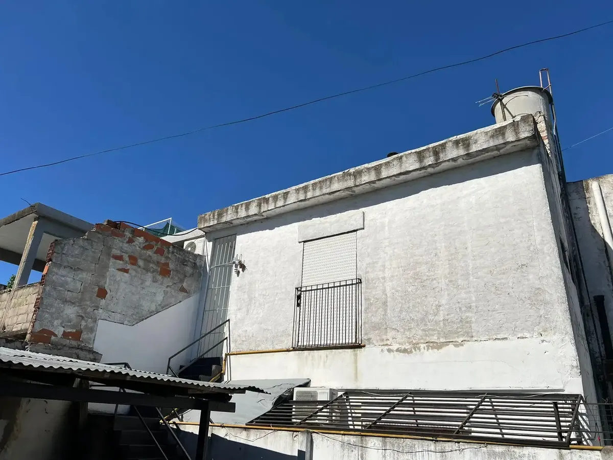 Apartamento de três ambientes com 2 dormitórios em Ituzaingó Norte