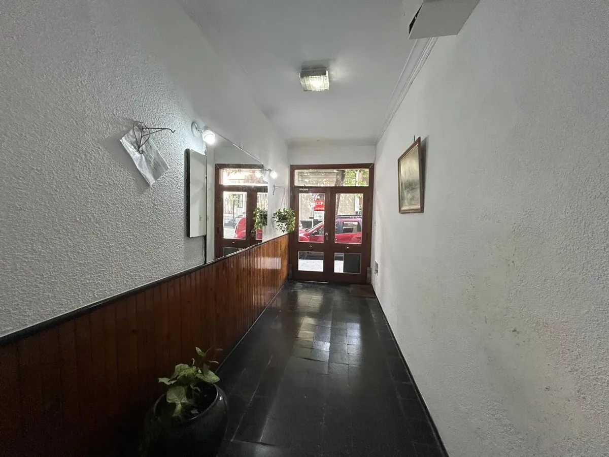 Departamento de 2 ambientes en 1er piso por escalera en Flores