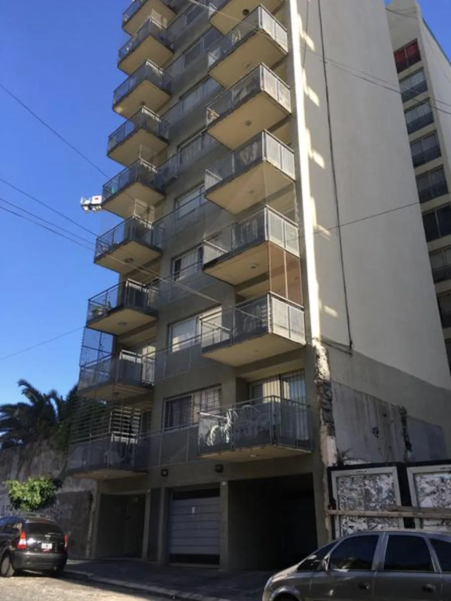 Departamento de 3 ambientes con balcón en Barracas