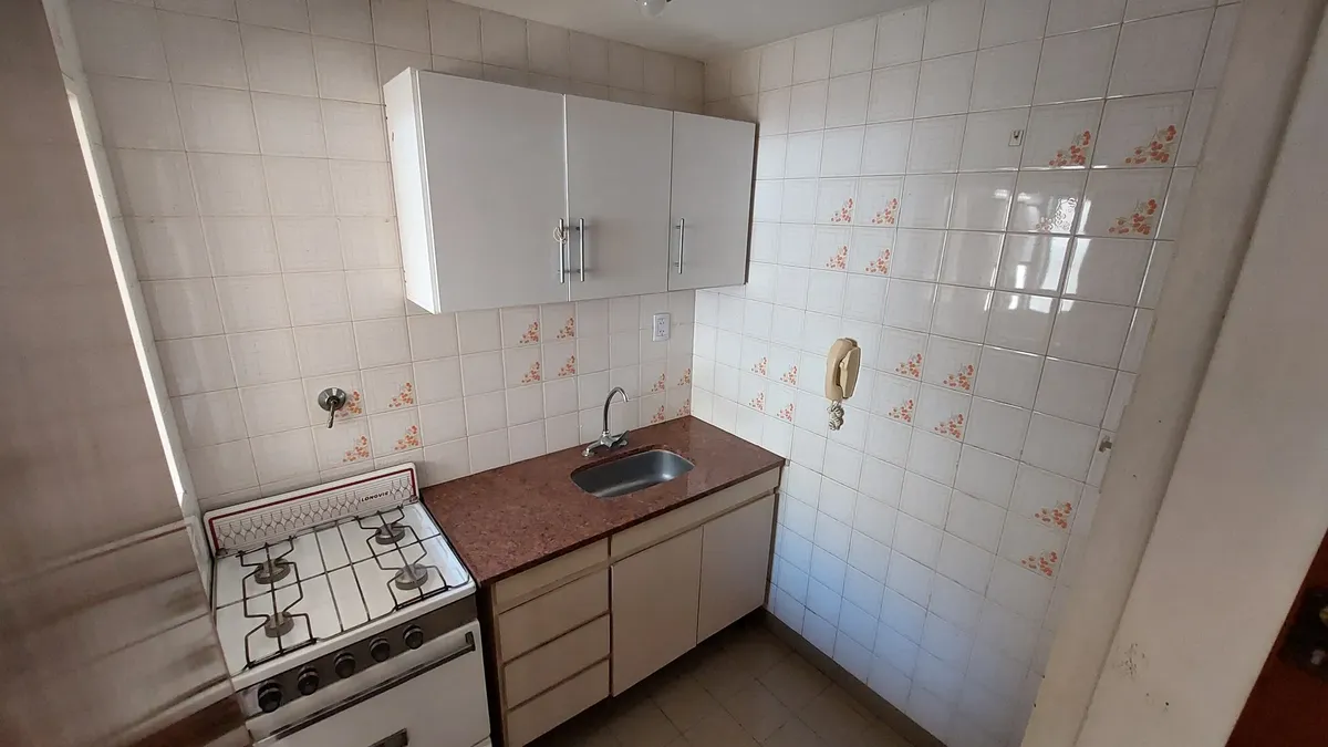 One-bedroom two-room apartment on the 4th floor in Almagro