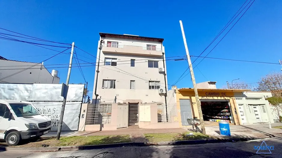 Monoambiente con balcón en Caseros, Tres de Febrero