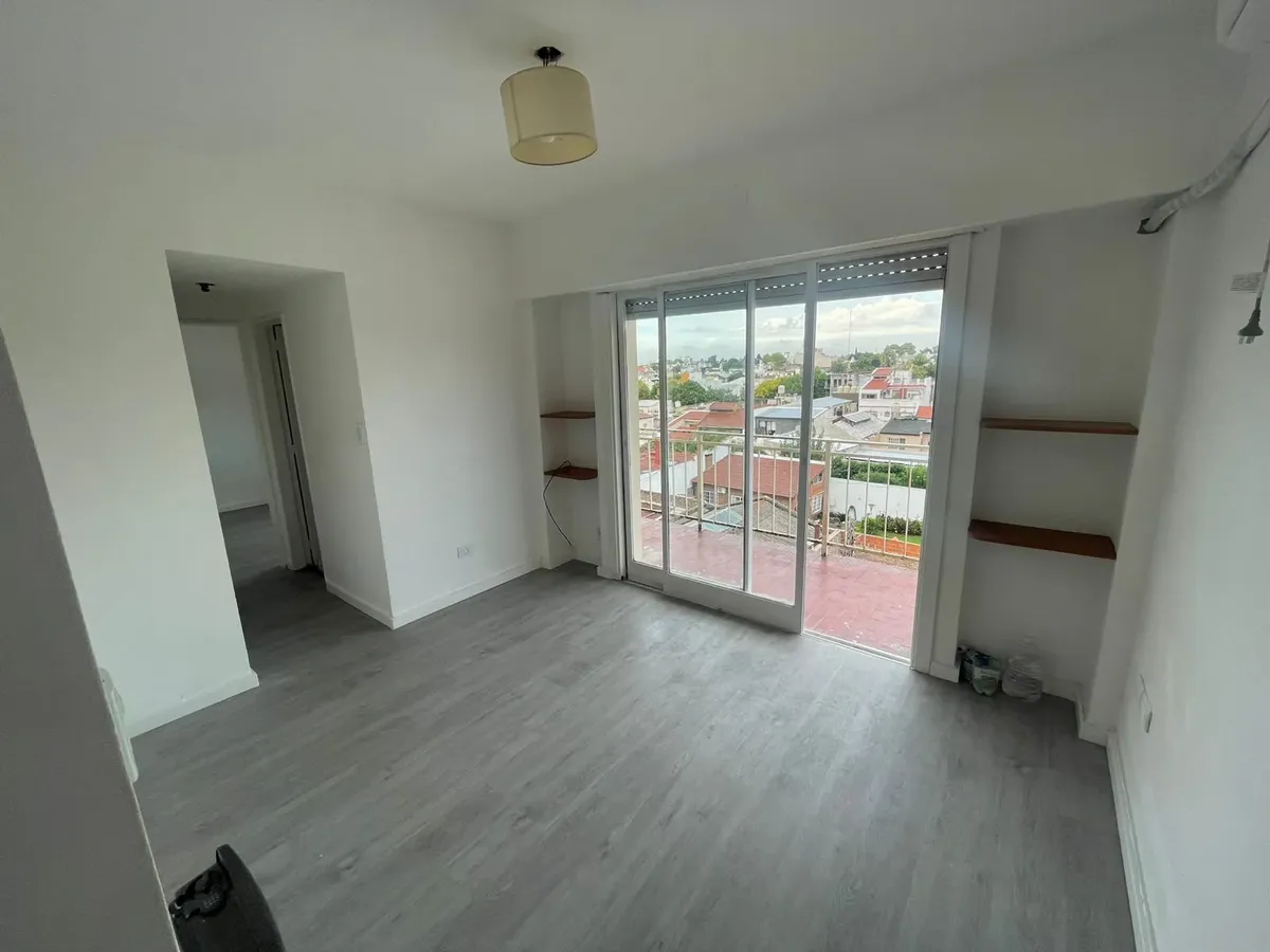 Departamento de 2 ambientes con balcón contrafrente en Parque Avellaneda