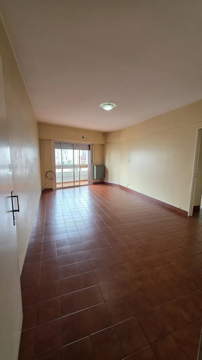 Apartamento de 2 ambientes no 9º andar de frente em Avellaneda