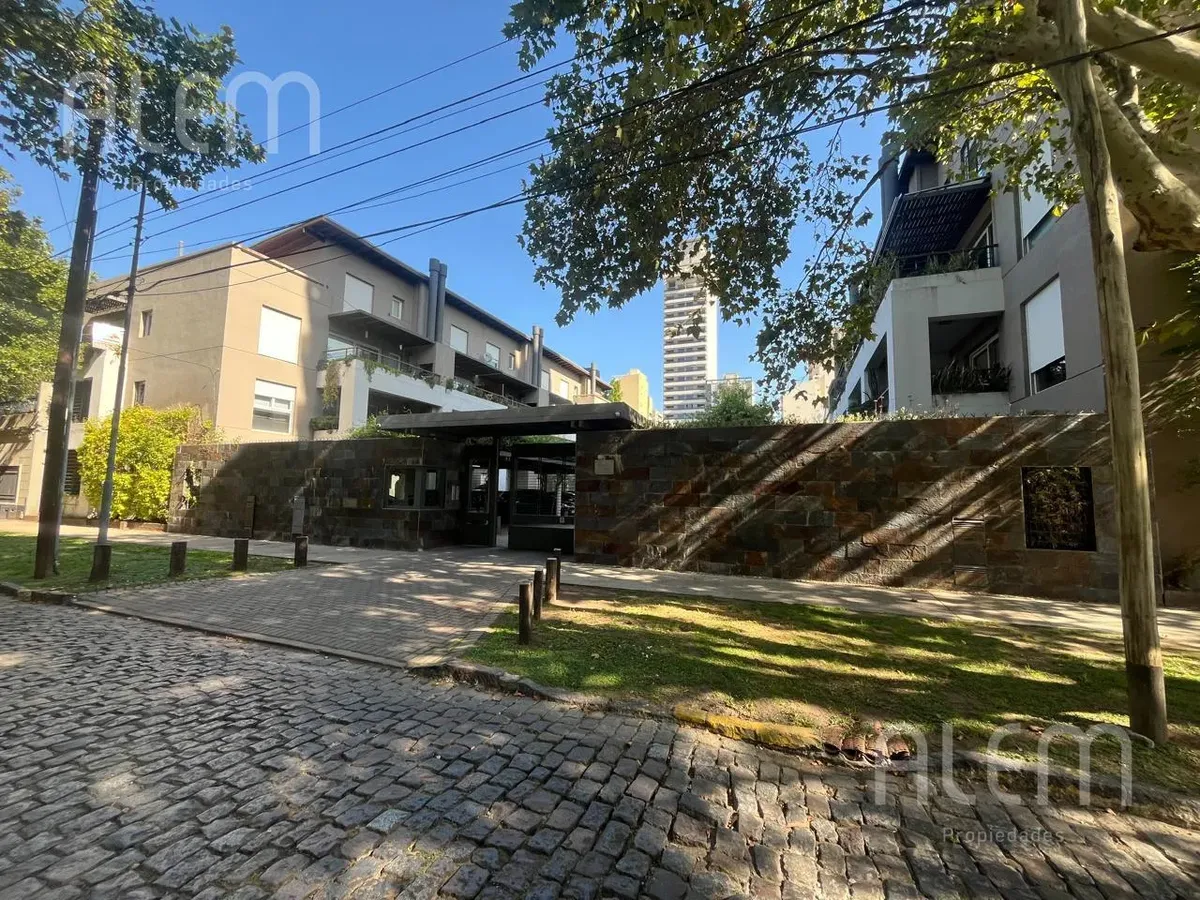 Двухуровневая квартира с 3 спальнями в Lomas de Zamora Oeste