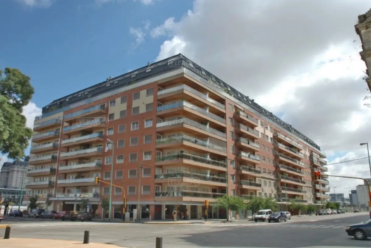 Четырёхкомнатная квартира без мебели с парковочным местом в Puerto Madero