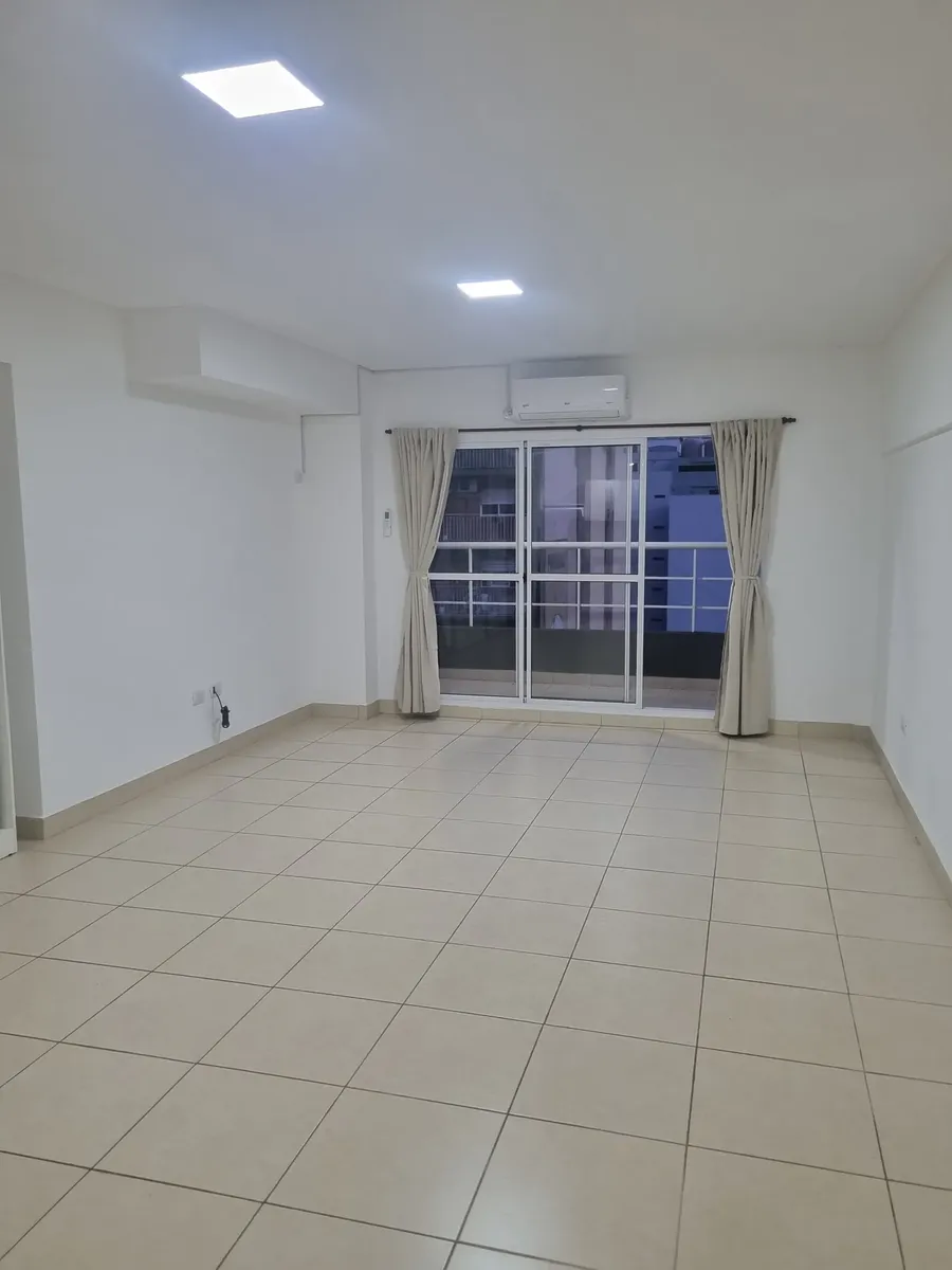 Квартира-студия с балконом и окнами на улицу в Villa Luro