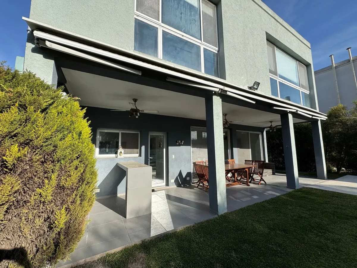 Furnished four-bedroom apartment in Los Lagos, Tigre