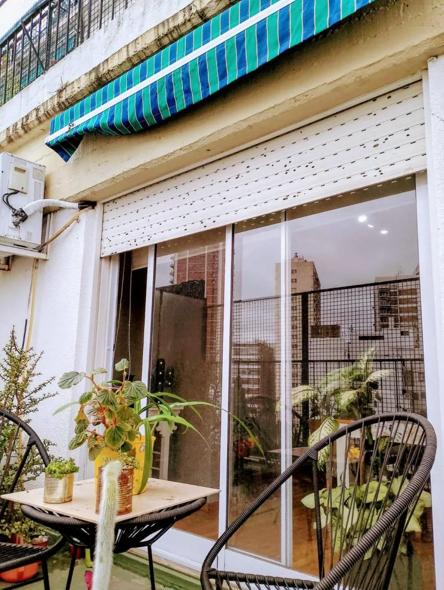 Apartamento de 1 dormitório com varanda-terraço em Colegiales