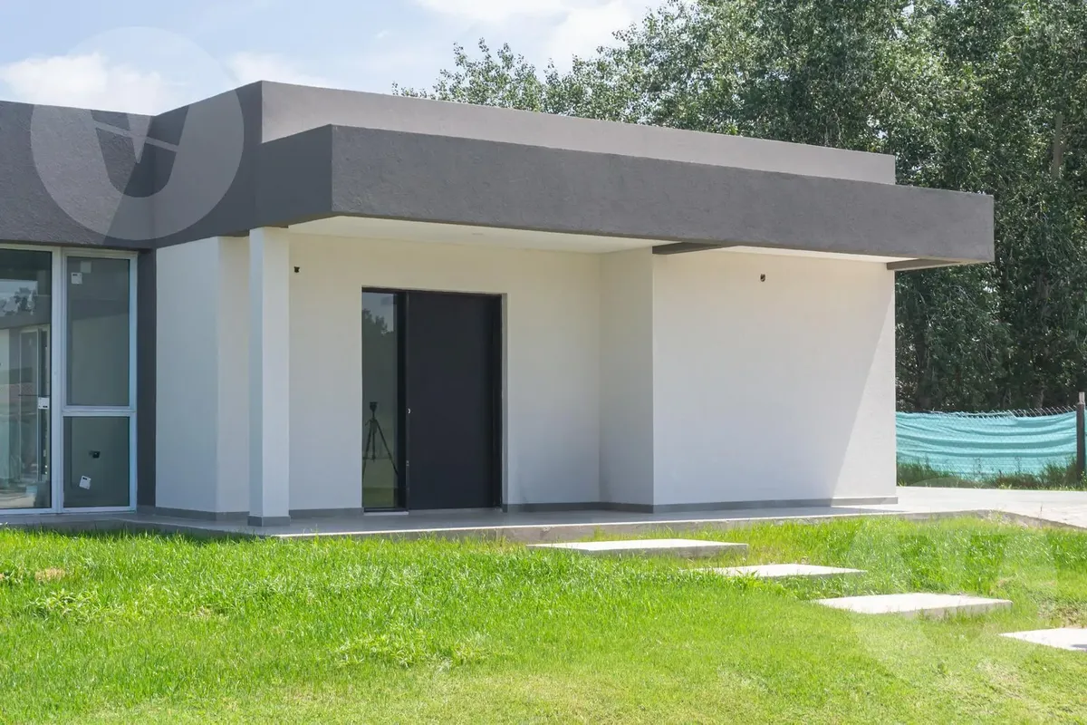 Casa en una planta de 4 dormitorios en Esteban Echeverría