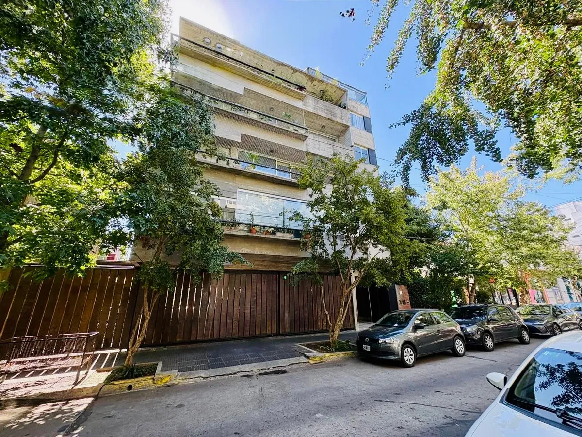 Departamento de 3 ambientes con cochera y balcón en La Lucila