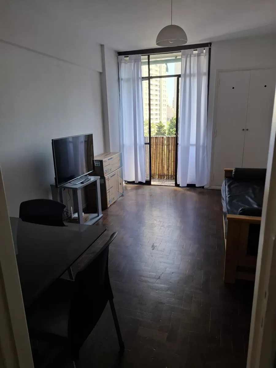 Apartamento tipo kitnet mobiliado com varanda em Caballito