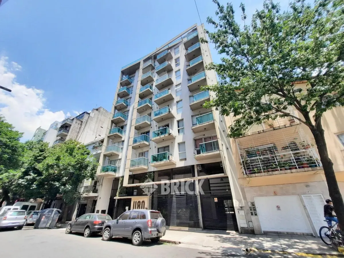 Monoambiente en frente con balcón en Villa Crespo