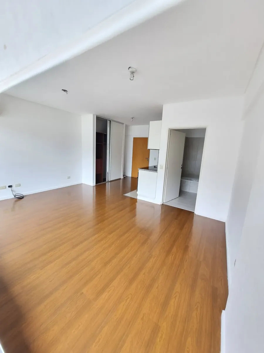 Studio apartment with balcony and courtyard-facing views in Belgrano